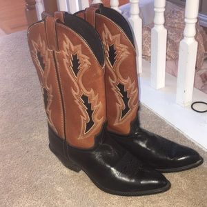 Laredo cowgirl boots